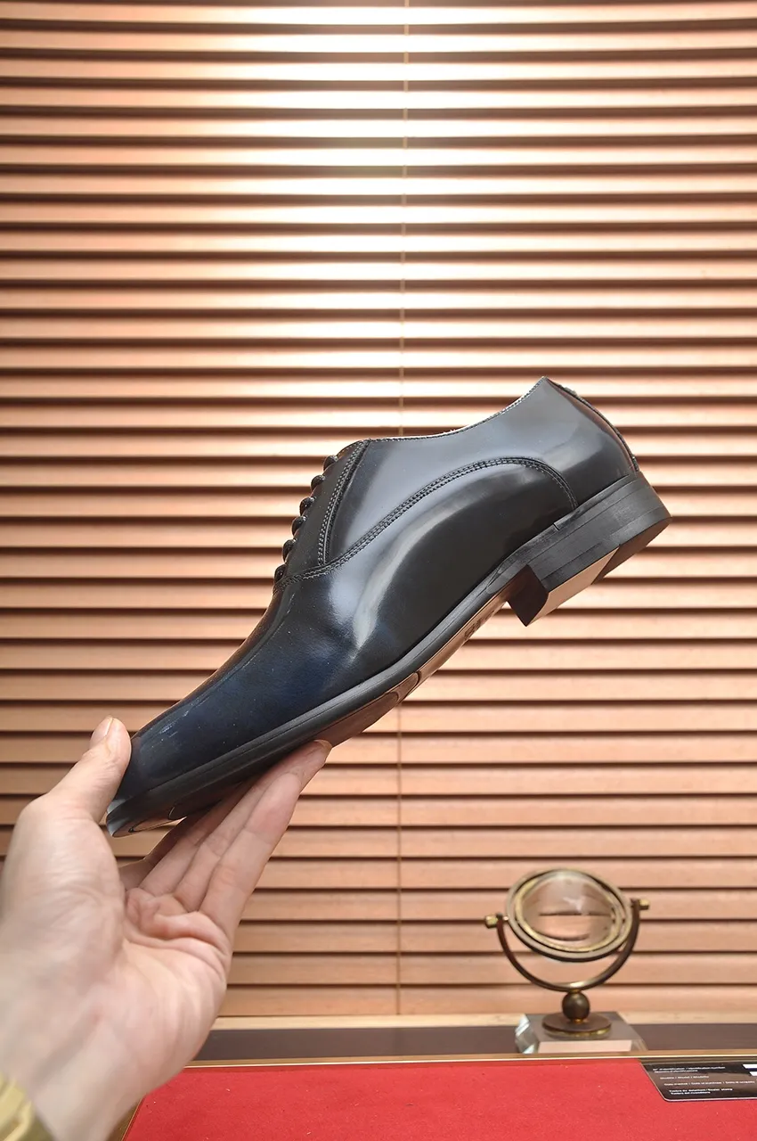 Men's shoes💰500💶Italy's top luxury men's shoe giant (GUCCI) (Gucci) (full cowhide lining) new arrival🍃Original European style🔰 Pleasant to the eye😍In order to make the shoes more durable and non-deformable🌀The production continues to follow traditional methods but there is still no lack of innovation💪Choose original sheepskin for the leather♻️ Smooth and natural And extra bright ⭐Made of imported cowhide, the first choice of rich people 38-45 (45 customized)